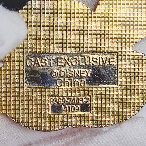 Disney Mickey Mouse Pluto Cast Member Exclusive Bolo Lanyard - Picture 9 of 10